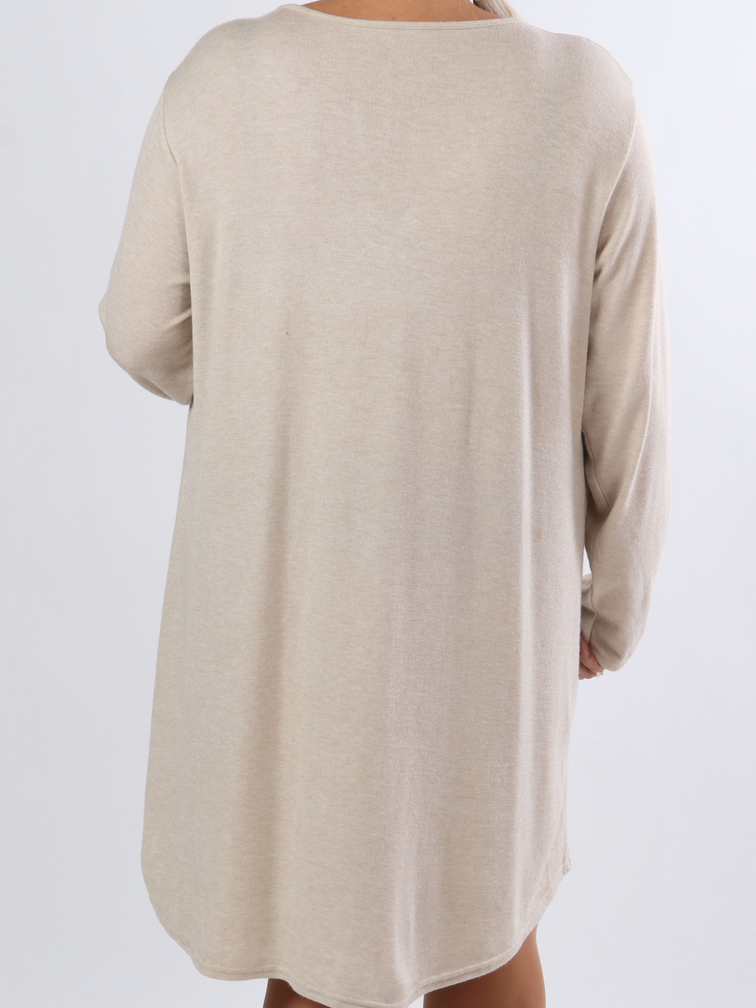 Sidsel - Dejlig blød plus size kjole med sølv ringe foran